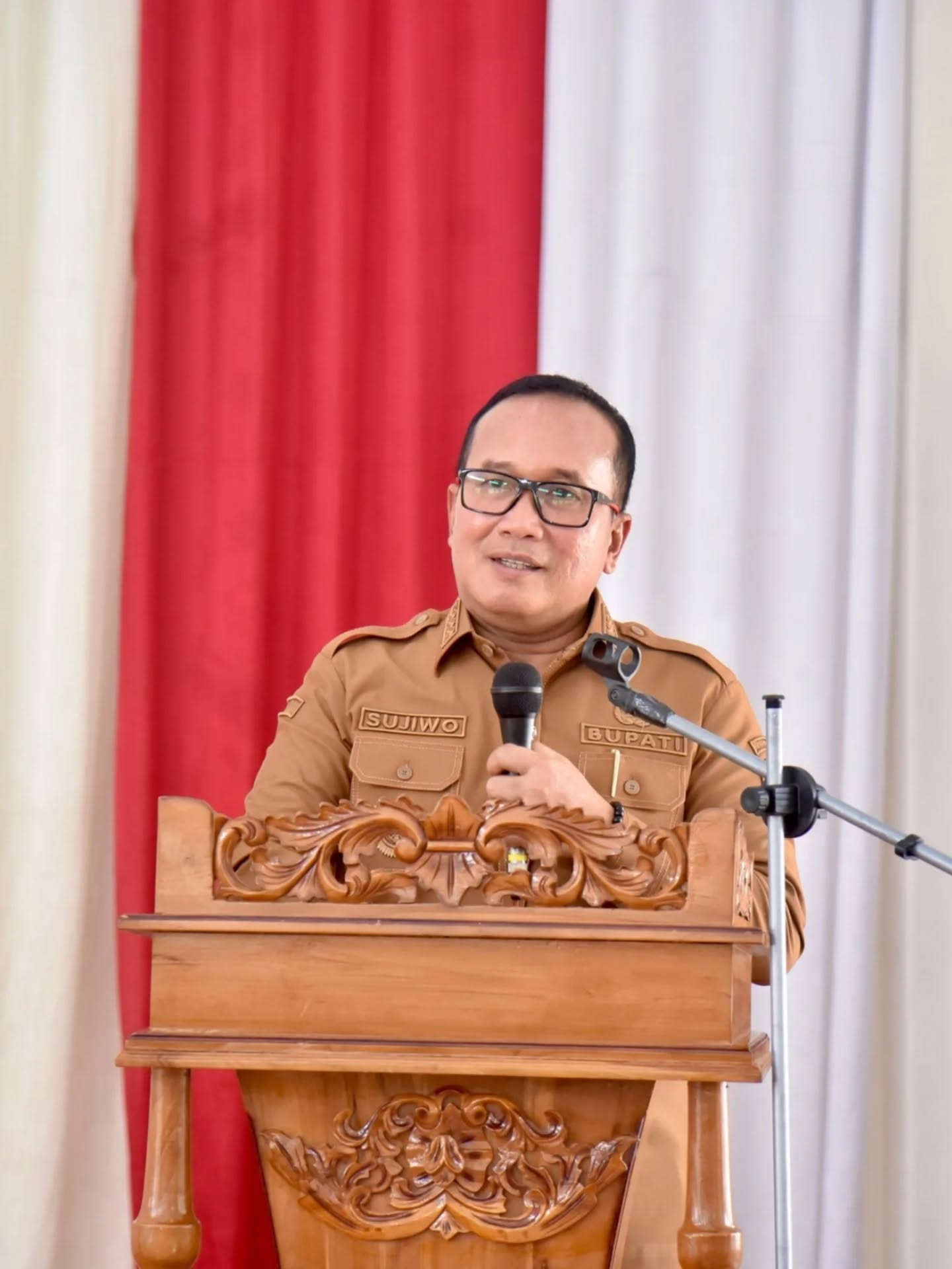 Bupati Sujiwo Pastikan Jalan Poros Sungai Kakap Tuntas 2026