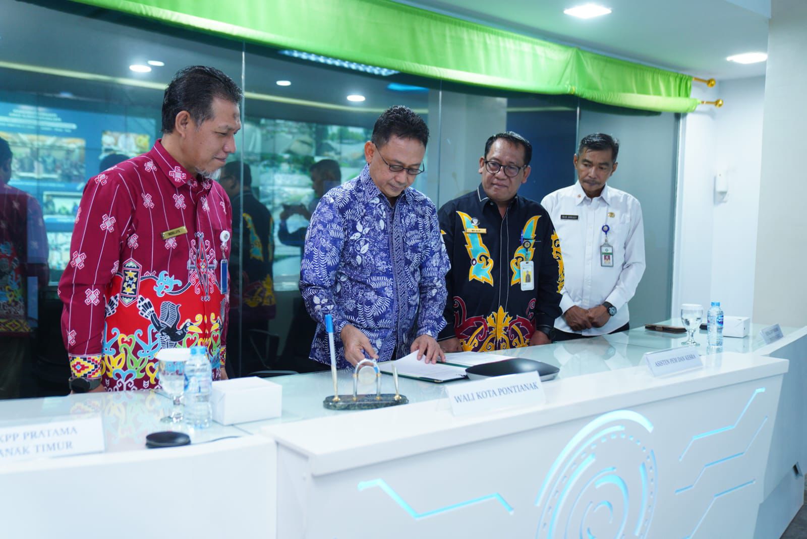 Wali Kota Pontianak Edi Rusdi Kamtono mengatakan, penandatanganan perjanjian kerja sama tersebut dilaksanakan secara daring antara pemerintah daerah dan DJP Kementerian Keuangan