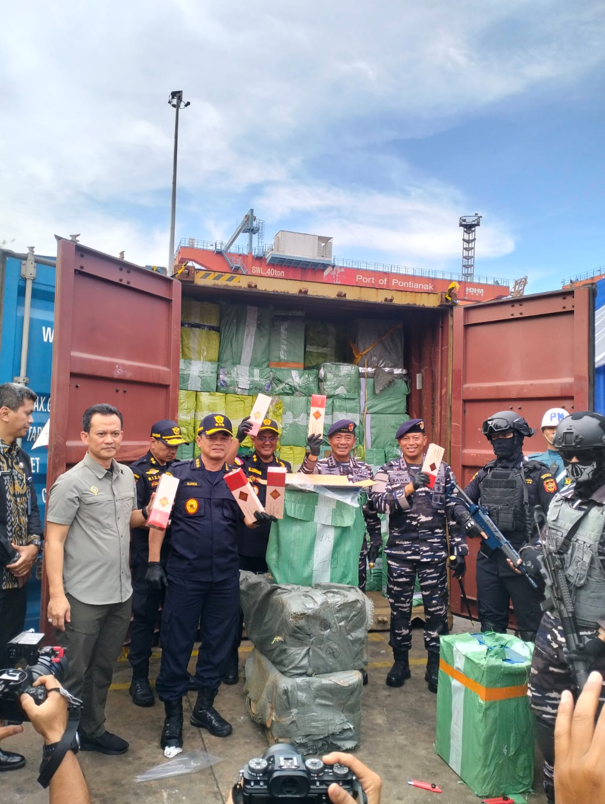 Bea Cukai dan TNI AL Bongkar Penyelundupan 20,3 Juta Batang Rokok Ilegal Asal Kamboja di Pelabuhan