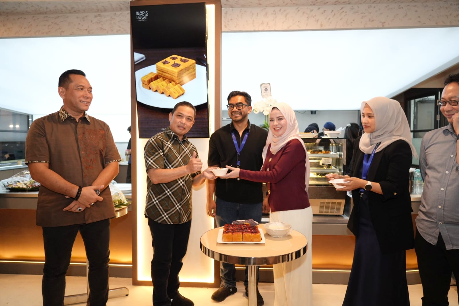 Gubernur Kalbar Resmikan Indigo Brew & Bake Pontianak, Angkat Lapis Legit Sambas