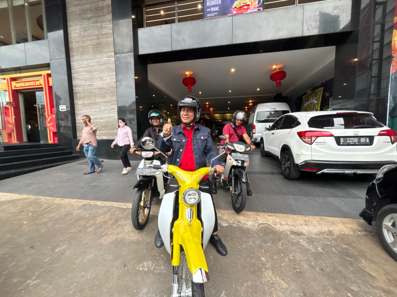 Gaya Krisantus Kurniawan Pilih Naik Motor: Jabatan Tak Ubah Hidup Saya