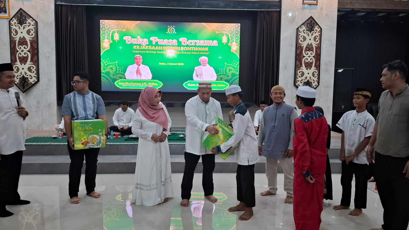 Kejari Pontianak Gelar Buka Puasa Bersama Anak Yatim, Bagi Sembako Ramadhan dan Takjil