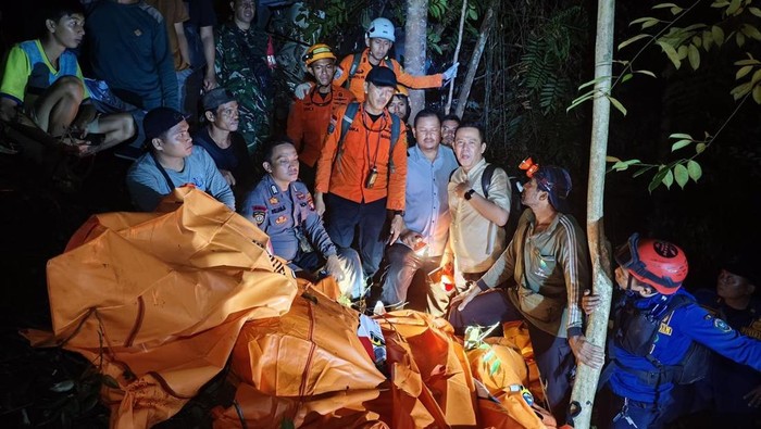 Helikopter PK-CFX Diduga Jatuh di Sekadau Kalbar, Delapan Orang di Dalamnya, Tim SAR Bergerak Cepat Lakukan Pencarian