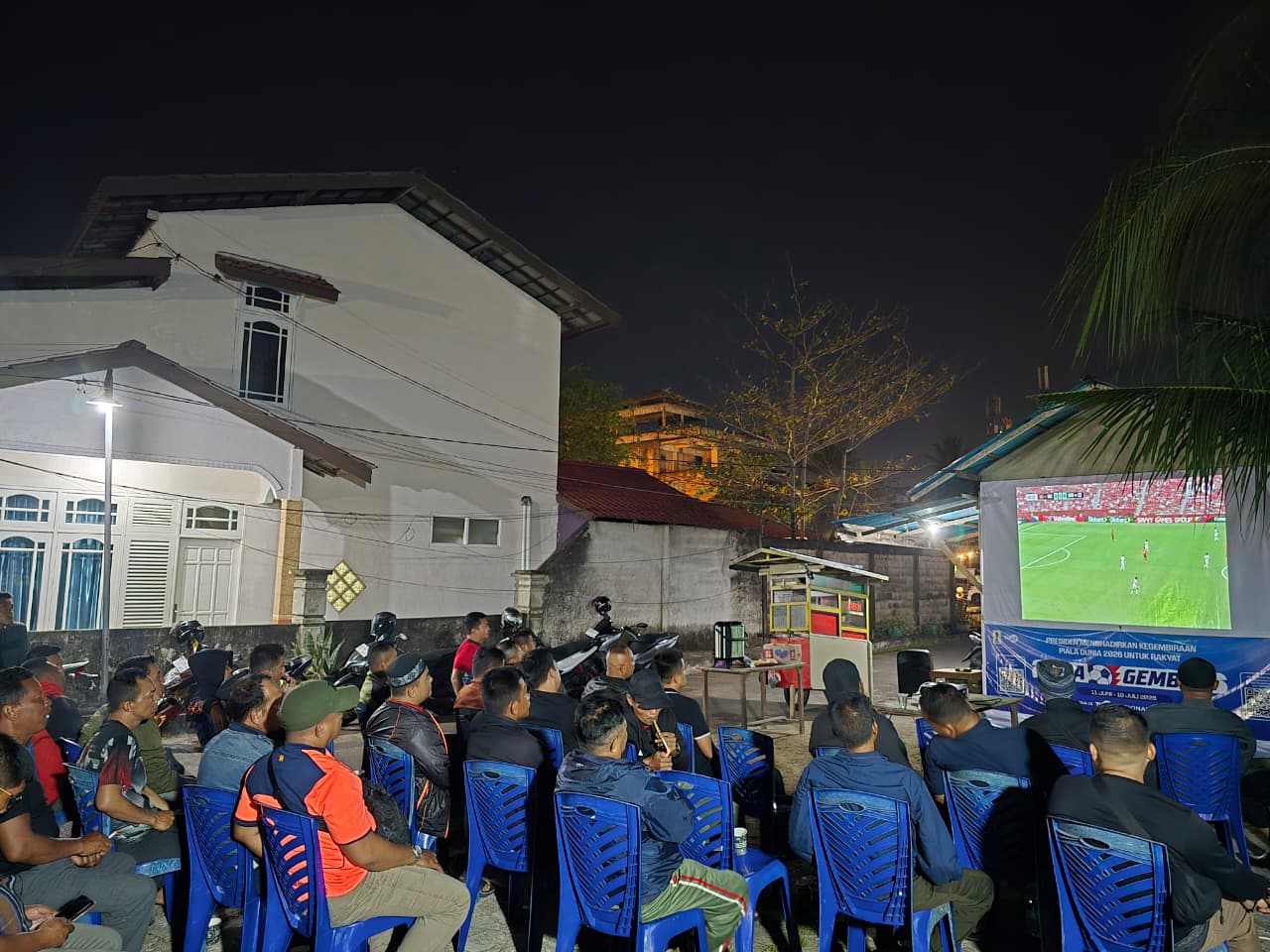 Nobar Piala Dunia 2026 Bersama Kodim 1207/Pontianak, Warga Benua Melayu Darat Tegang Saksikan Perebutan Tiket 32 Besar