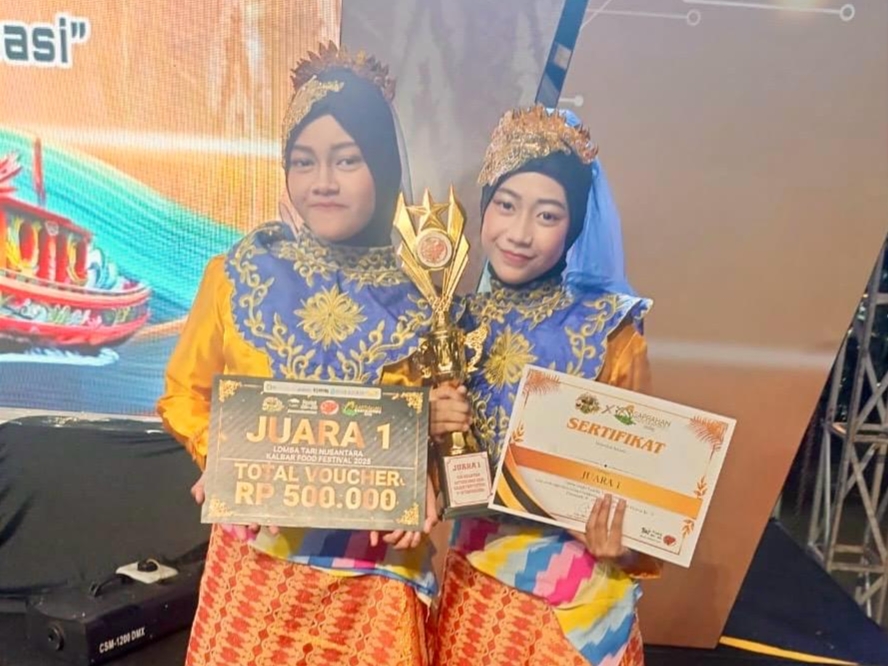 Kembar SMPN 22 Pontianak Tembus Istana Negara, Carissa-Calista Siap Tampilkan Tari Kalbar di HUT ke-81 RI