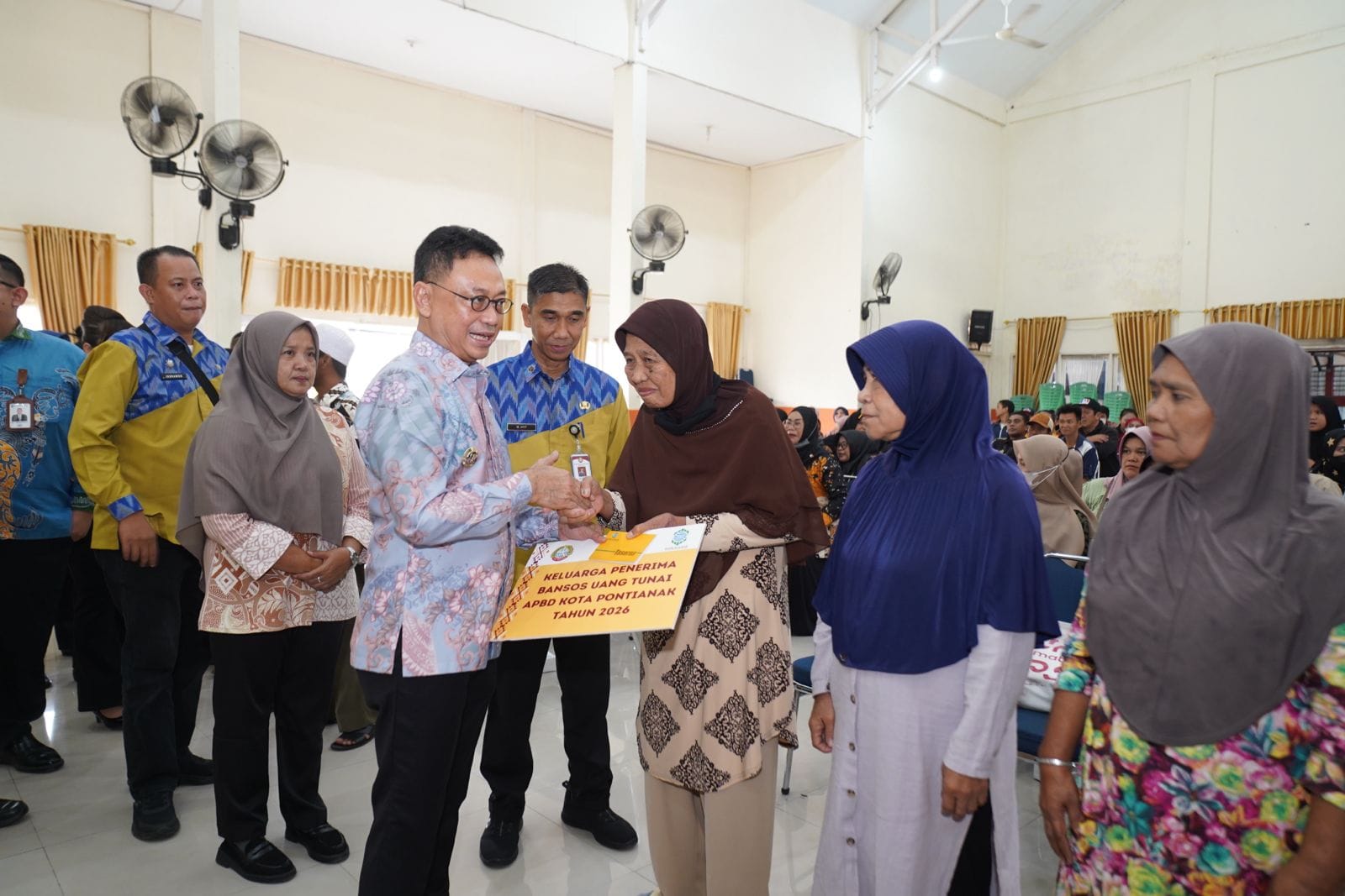 Pemkot Pontianak Salurkan Bantuan Rp600 Ribu untuk 273 Keluarga