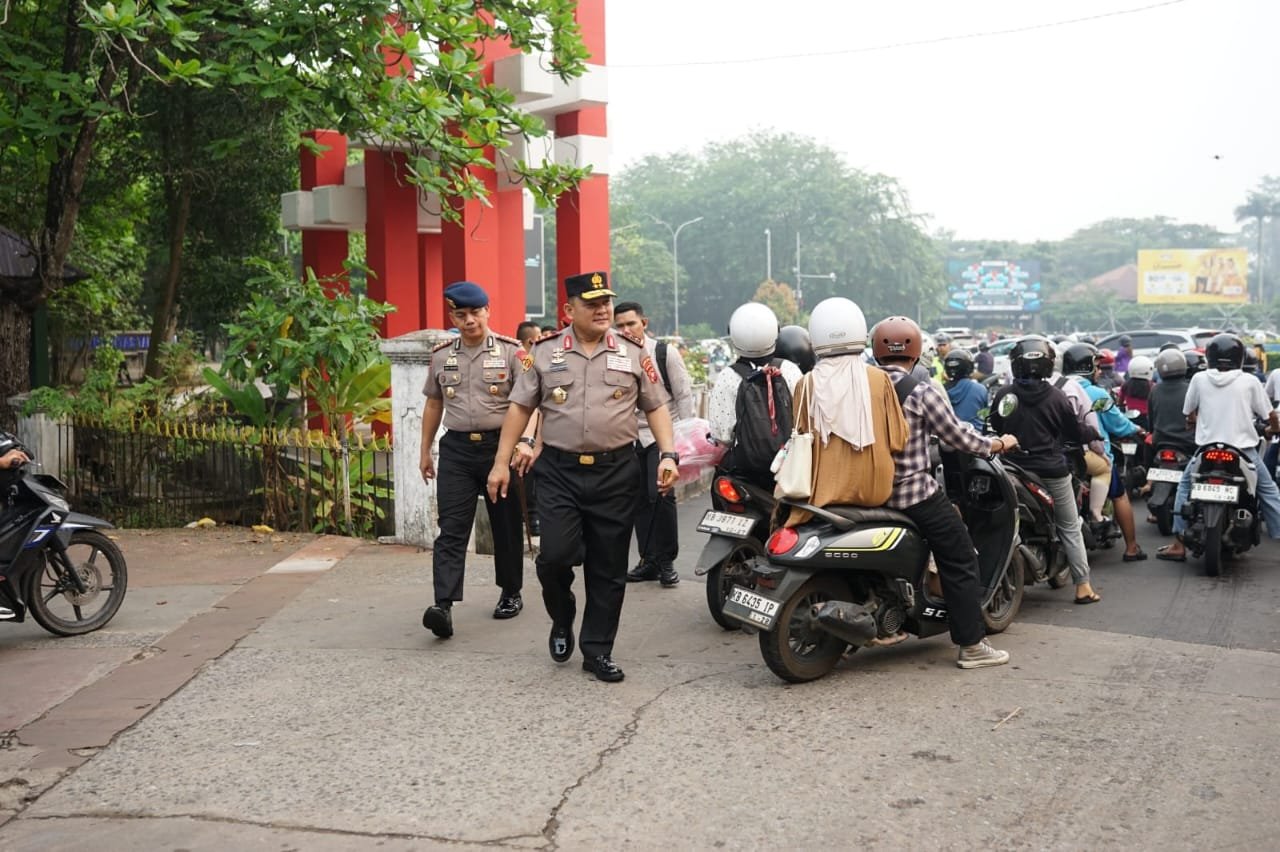 Kapolda Kalbar Pantau Lalu Lintas Pagi di Pontianak, Pastikan Pelayanan Berjalan Optimal