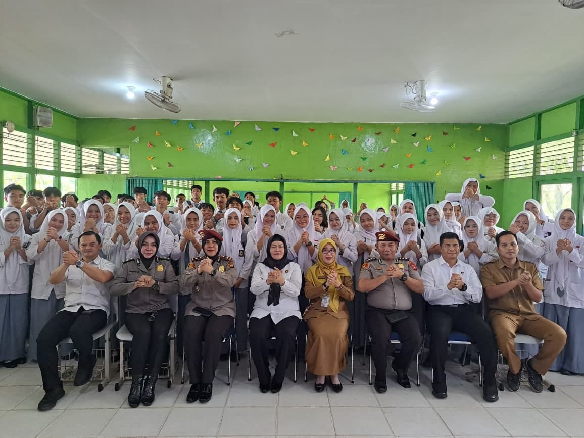 Polda Kalbar Edukasi 150 Pelajar SMA Negeri 6 Pontianak tentang Kesadaran Hukum